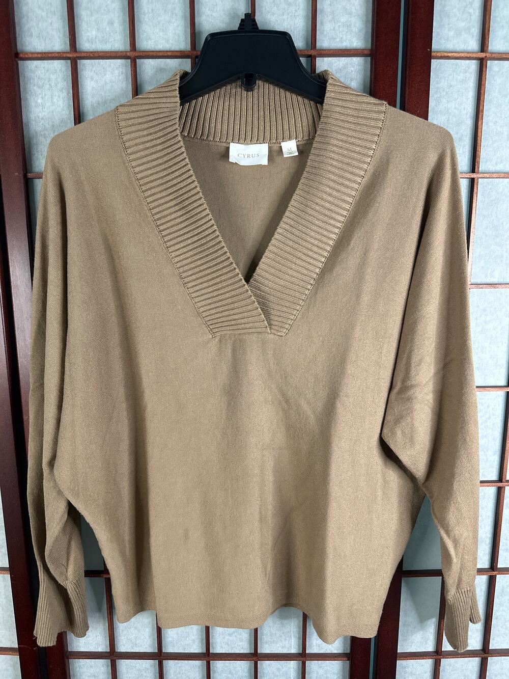 Cryrus sweater Women's size medium camel color v-neck